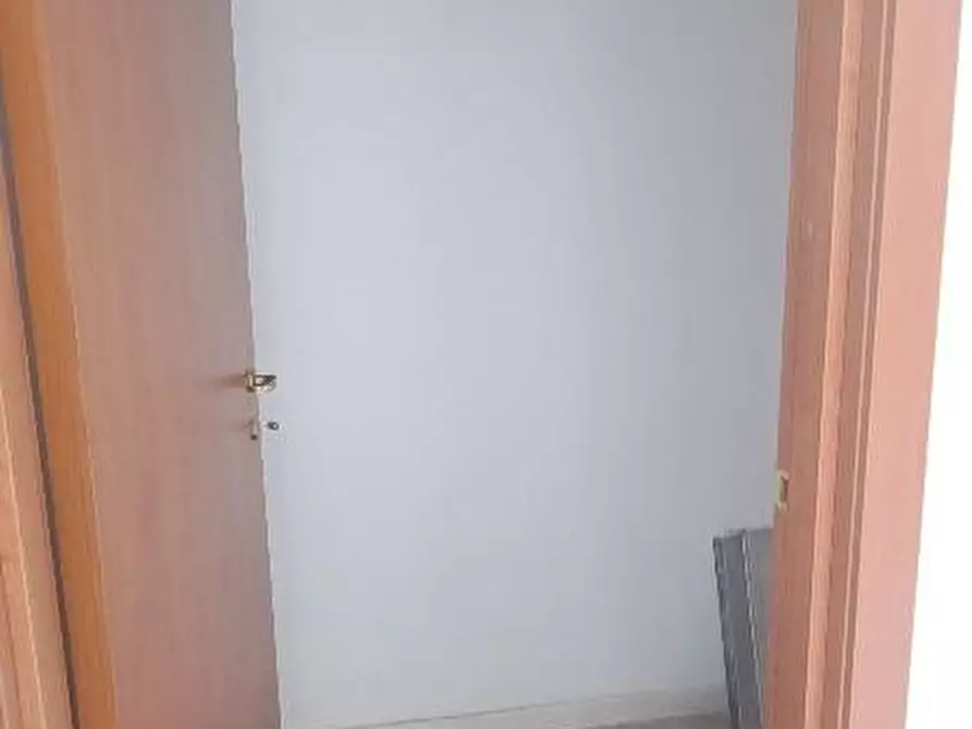 Immagine 3 di Locale commerciale in affitto  a Cascina