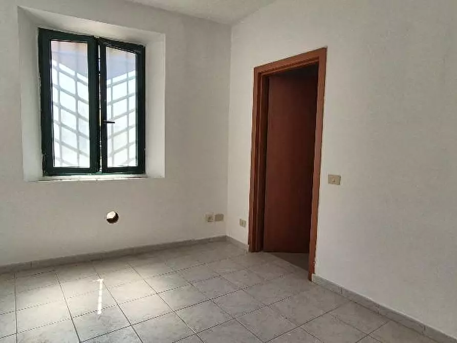 Immagine 3 di Locale commerciale in affitto  a Cascina