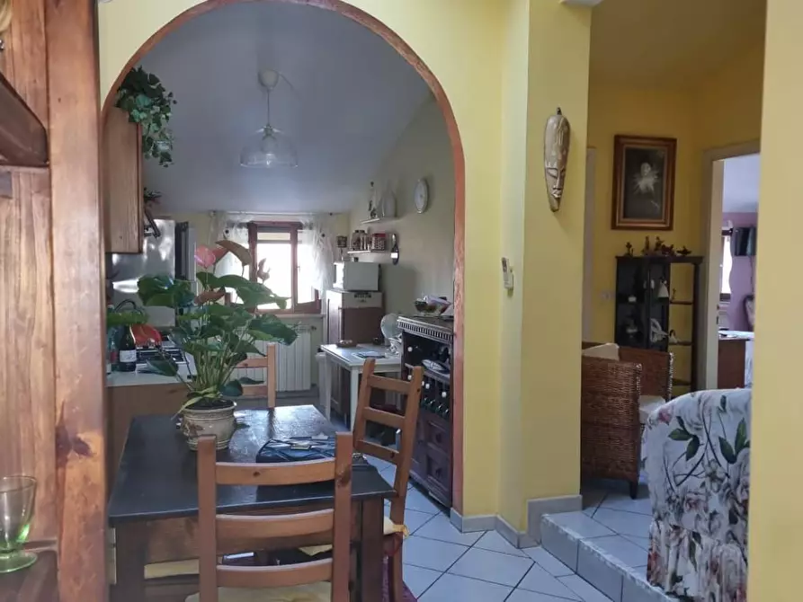 Immagine 2 di Appartamento in vendita  a Lucca