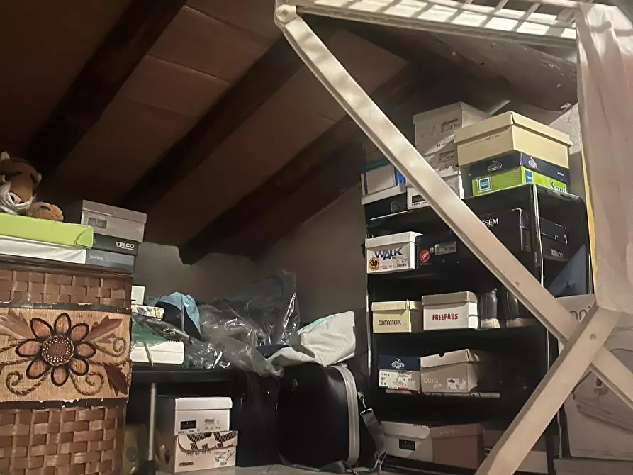 Immagine 25 di Appartamento in vendita  a Lucca