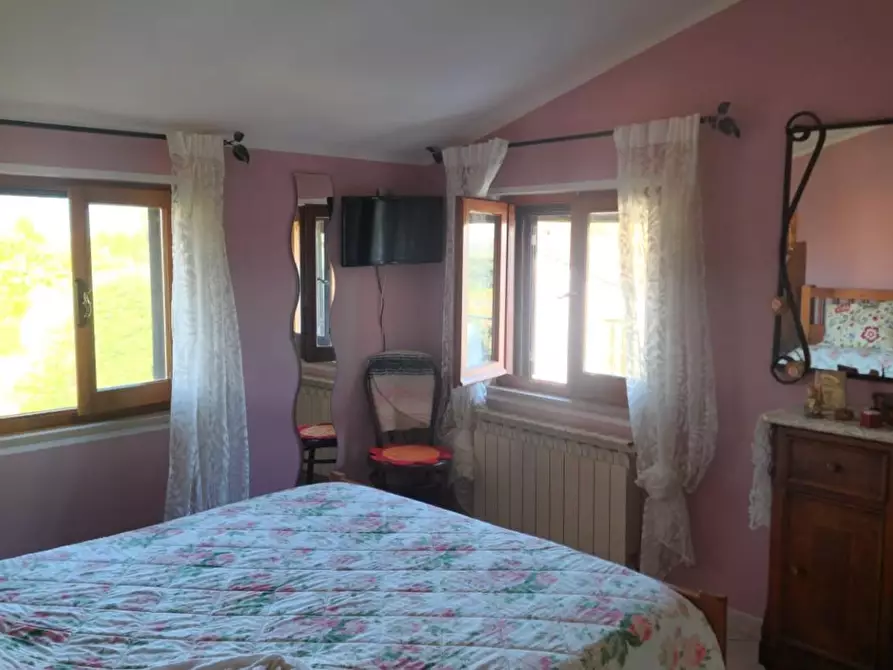 Immagine 15 di Appartamento in vendita  a Lucca