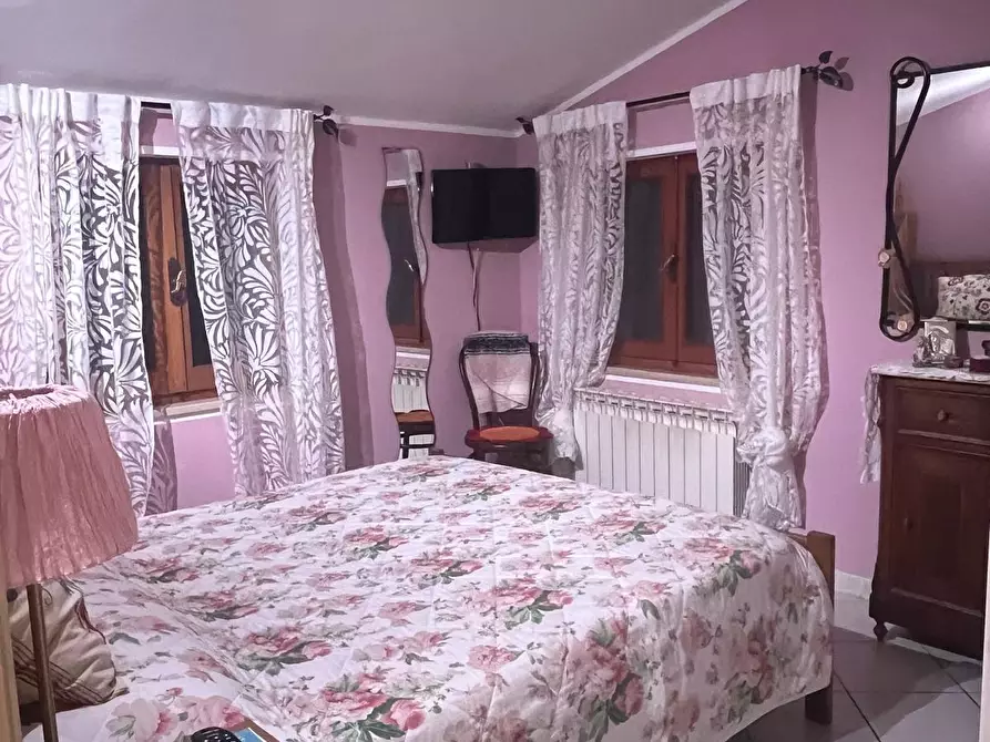 Immagine 16 di Appartamento in vendita  a Lucca