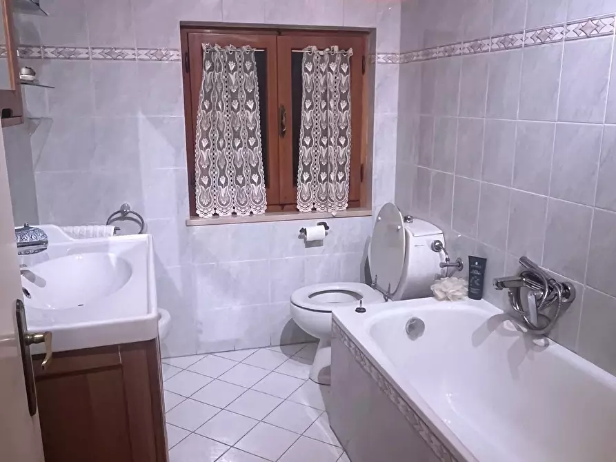 Immagine 20 di Appartamento in vendita  a Lucca