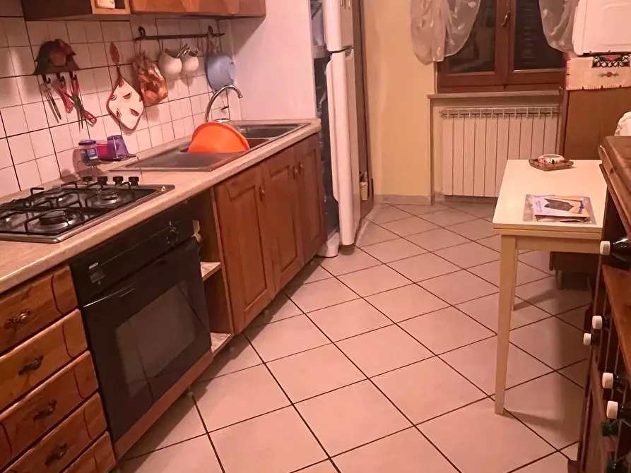 Immagine 11 di Appartamento in vendita  a Lucca