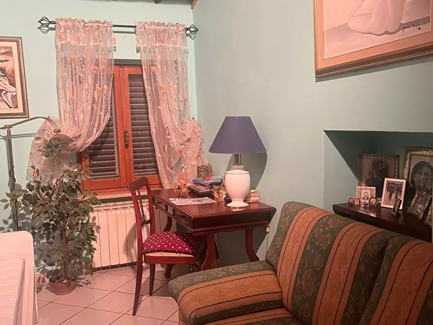 Immagine 4 di Appartamento in vendita  a Lucca