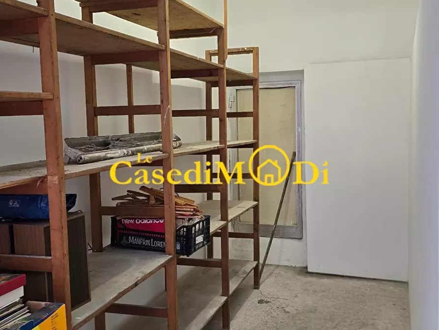 Immagine 4 di Locale commerciale in vendita  a Livorno