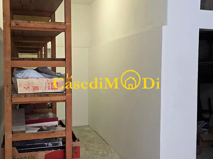 Immagine 2 di Locale commerciale in vendita  a Livorno