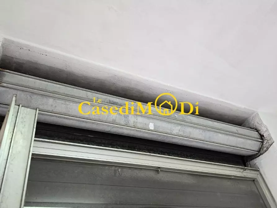 Immagine 8 di Locale commerciale in vendita  a Livorno