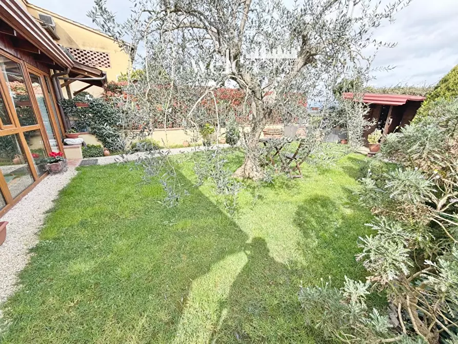 Immagine 28 di Appartamento in vendita  a Campi Bisenzio