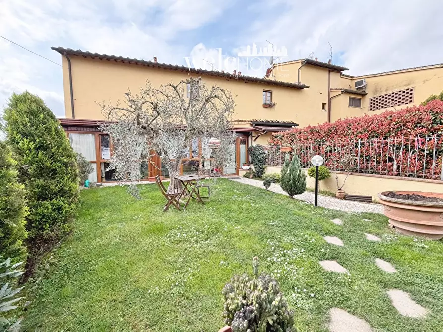 Immagine 2 di Appartamento in vendita  a Campi Bisenzio