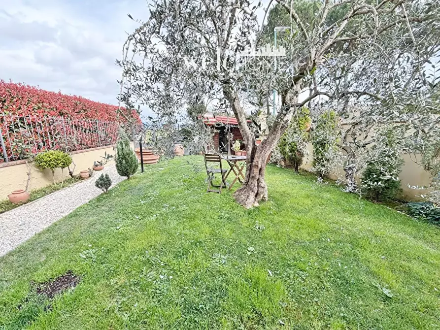 Immagine 27 di Appartamento in vendita  a Campi Bisenzio