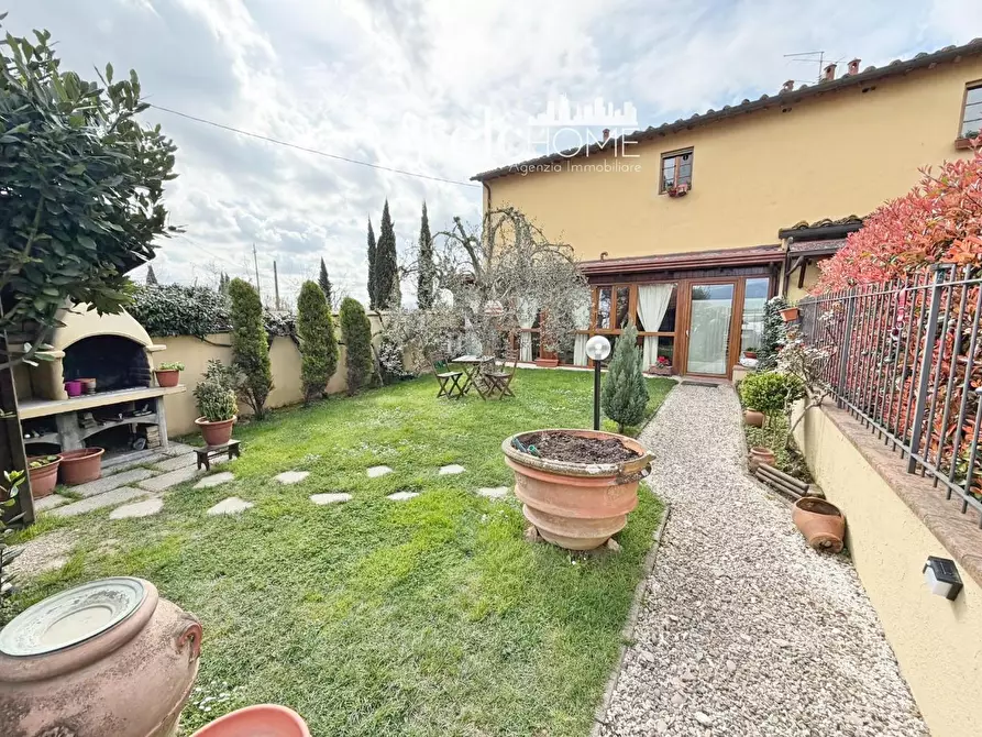 Immagine 23 di Appartamento in vendita  a Campi Bisenzio