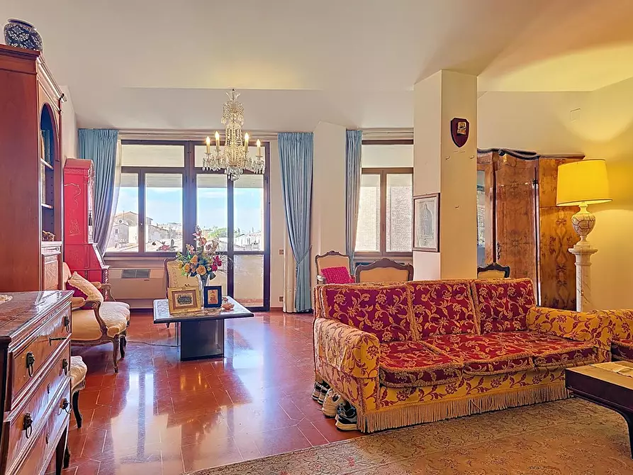 Immagine 43 di Mansarda in vendita  a Pisa