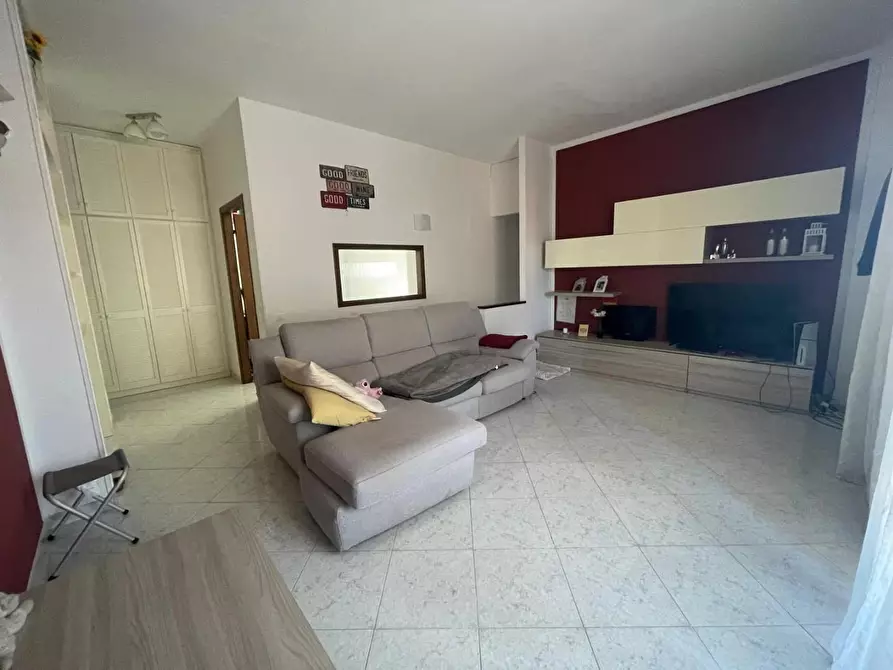 Immagine 8 di Appartamento in vendita  a Ortonovo