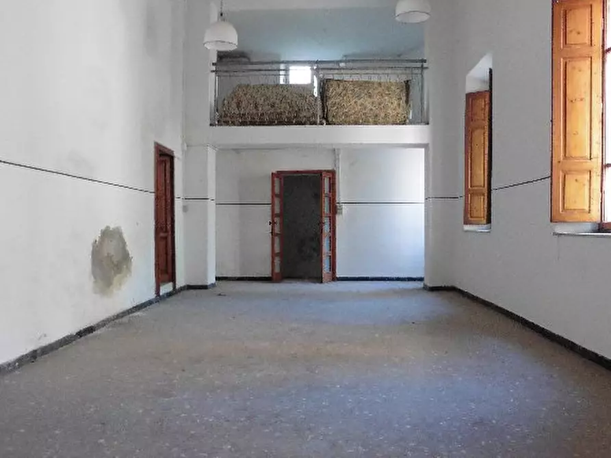 Immagine 6 di Palazzo in vendita  a Calci