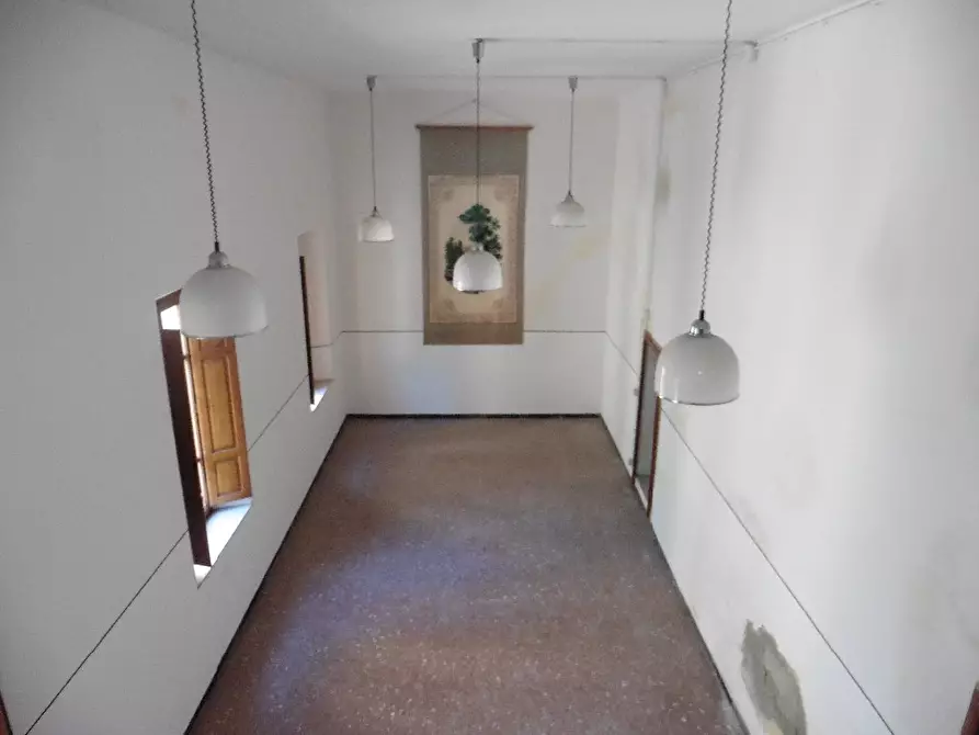 Immagine 1 di Palazzo in vendita  a Calci