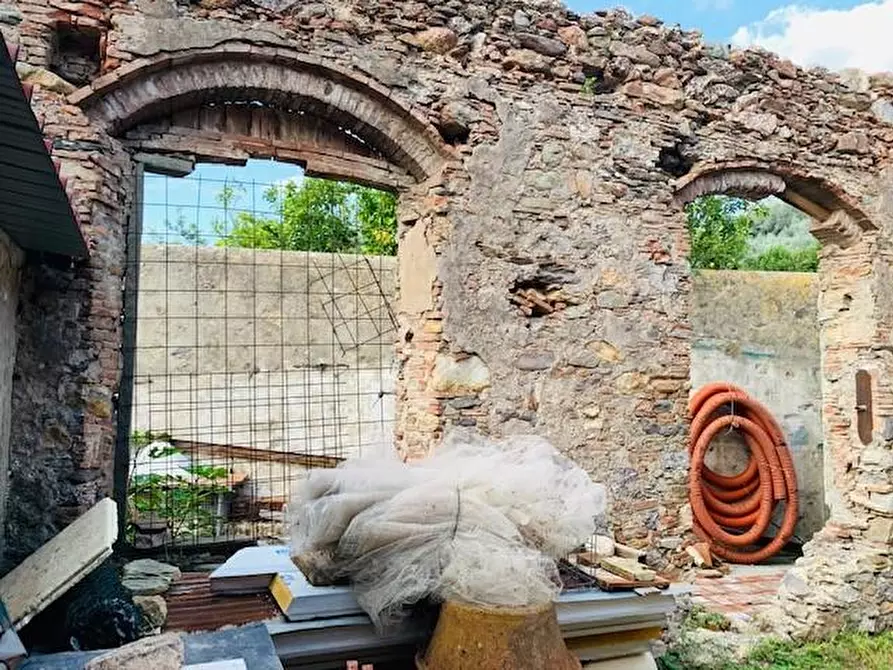 Immagine 7 di Magazzino in vendita  a Calci