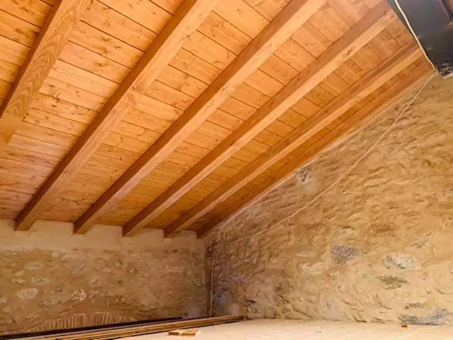 Immagine 11 di Magazzino in vendita  a Calci