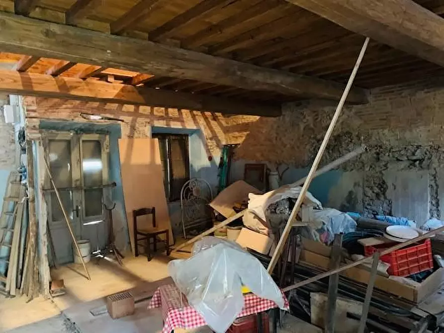 Immagine 10 di Magazzino in vendita  a Calci