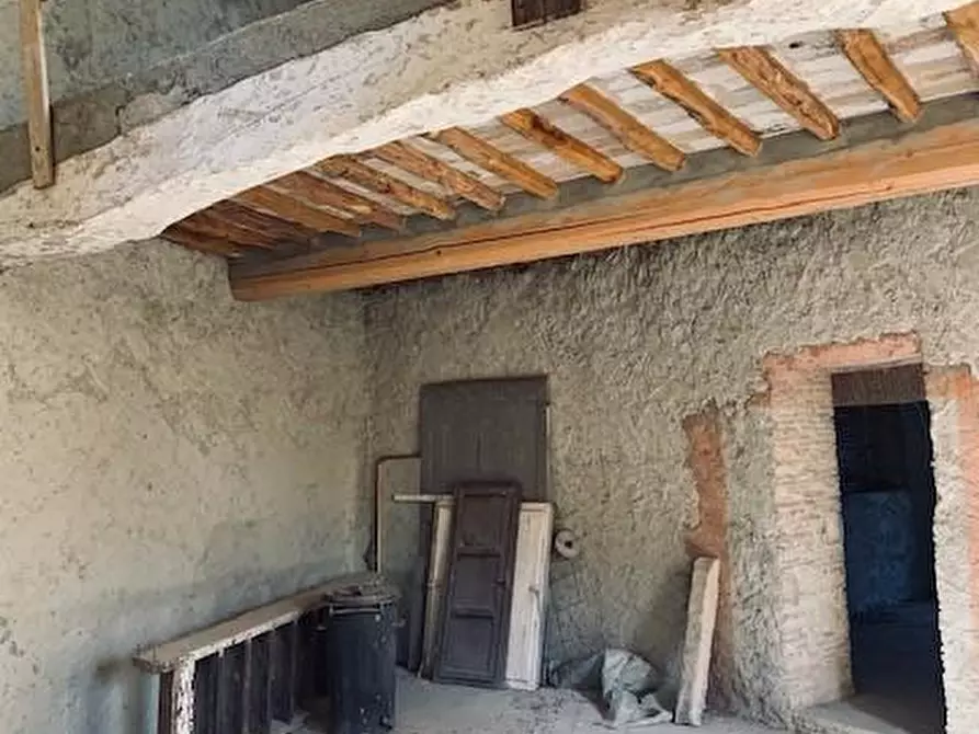 Immagine 10 di Casa colonica in vendita  a Calci