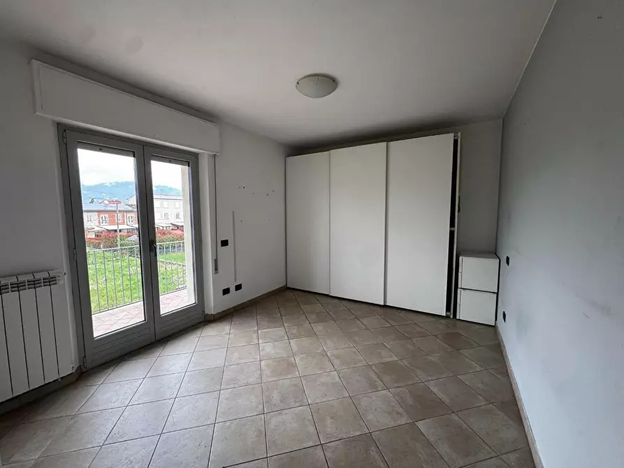 Immagine 7 di Appartamento in vendita  a Lucca