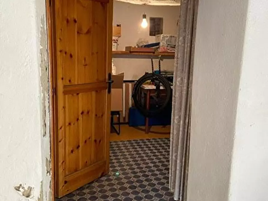 Immagine 9 di Palazzo in vendita  a Calci