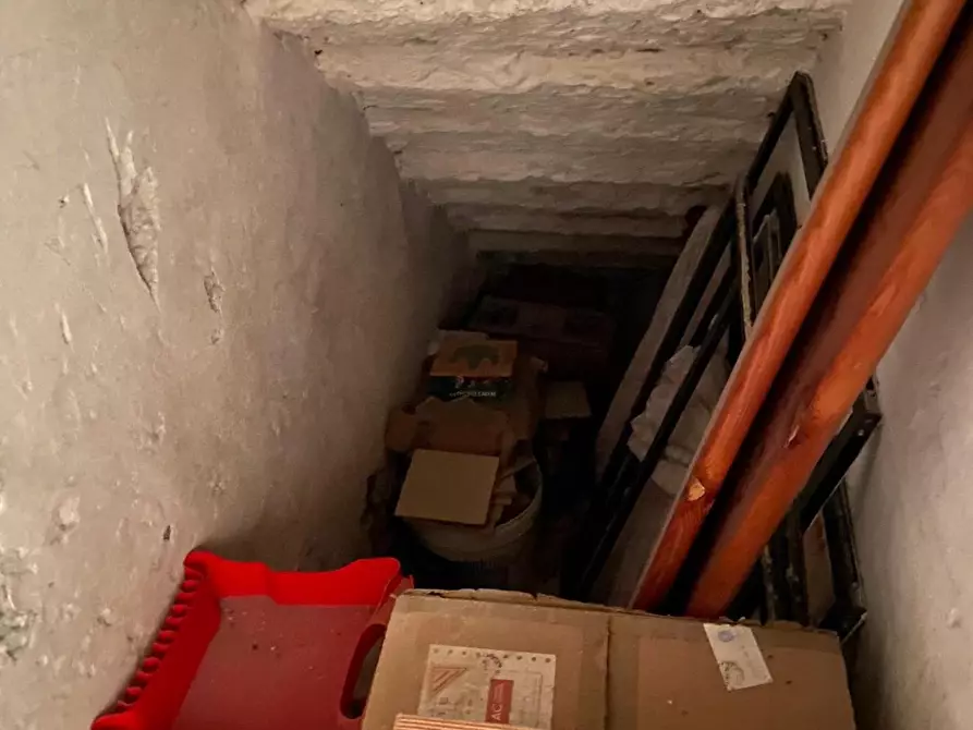 Immagine 6 di Palazzo in vendita  a Calci