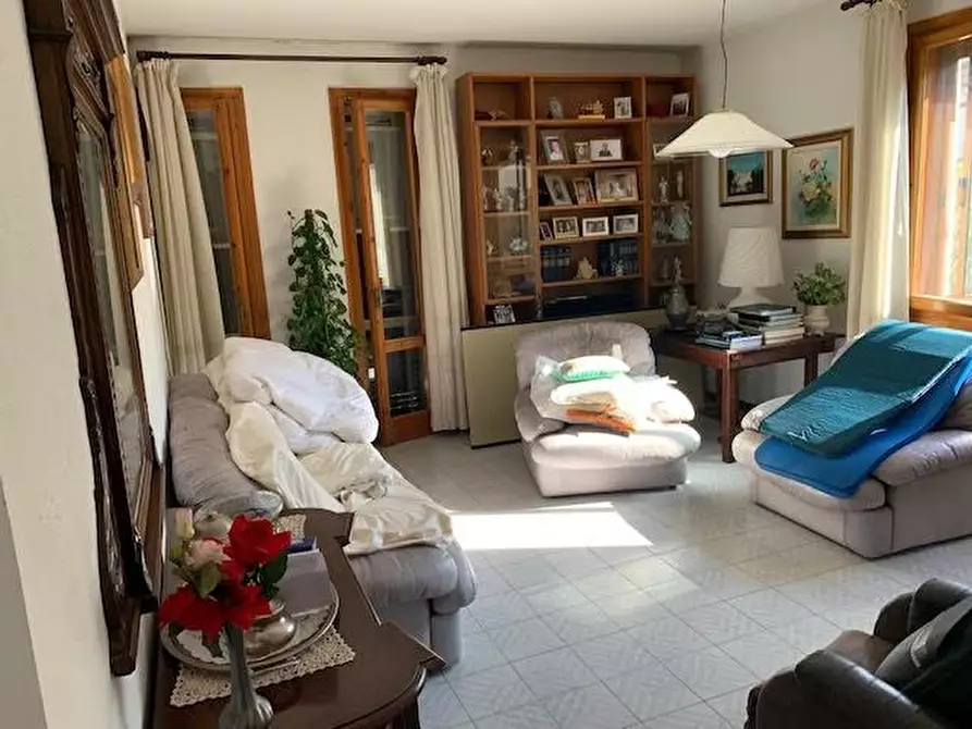 Immagine 9 di Villa in vendita  a Calci