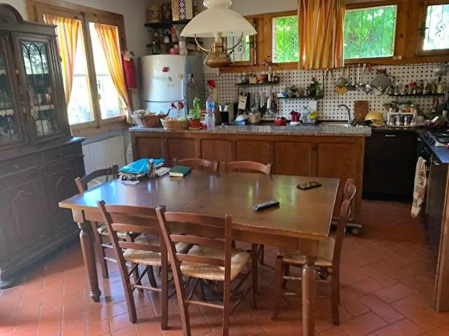 Immagine 2 di Villa in vendita  a Calci