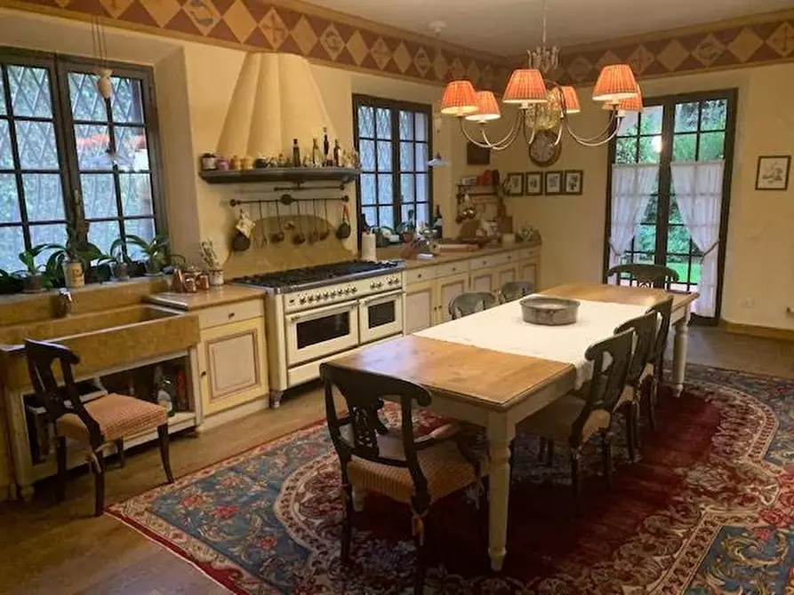Immagine 16 di Villa in vendita  a Pisa
