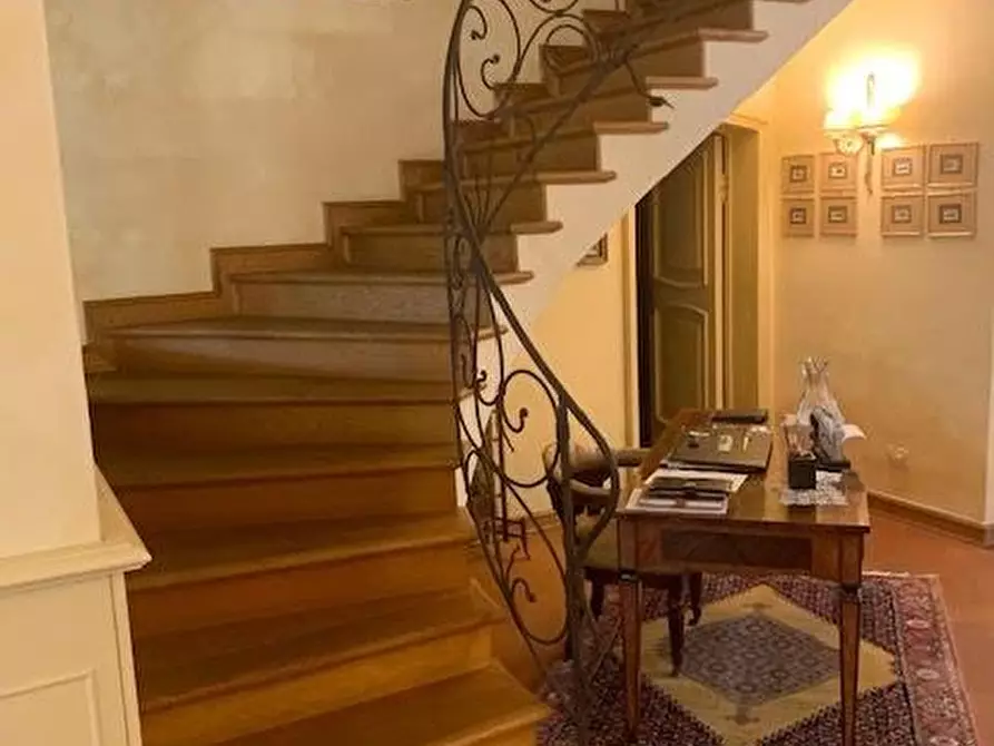 Immagine 6 di Villa in vendita  a Pisa