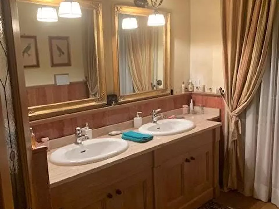 Immagine 21 di Villa in vendita  a Pisa