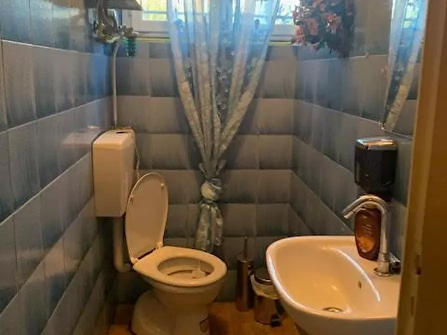 Immagine 3 di Locale commerciale in affitto  a Cascina