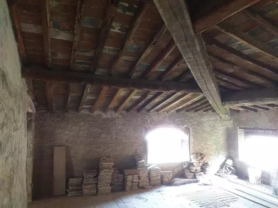 Immagine 18 di Rustico / casale in vendita  a Calci