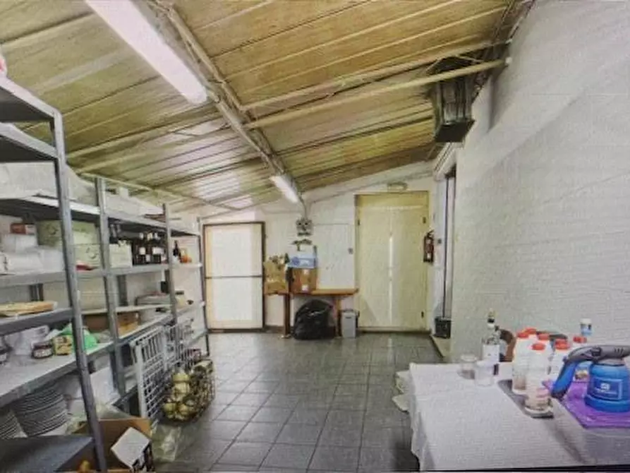 Immagine 17 di Locale commerciale in vendita  a Casciana Terme Lari