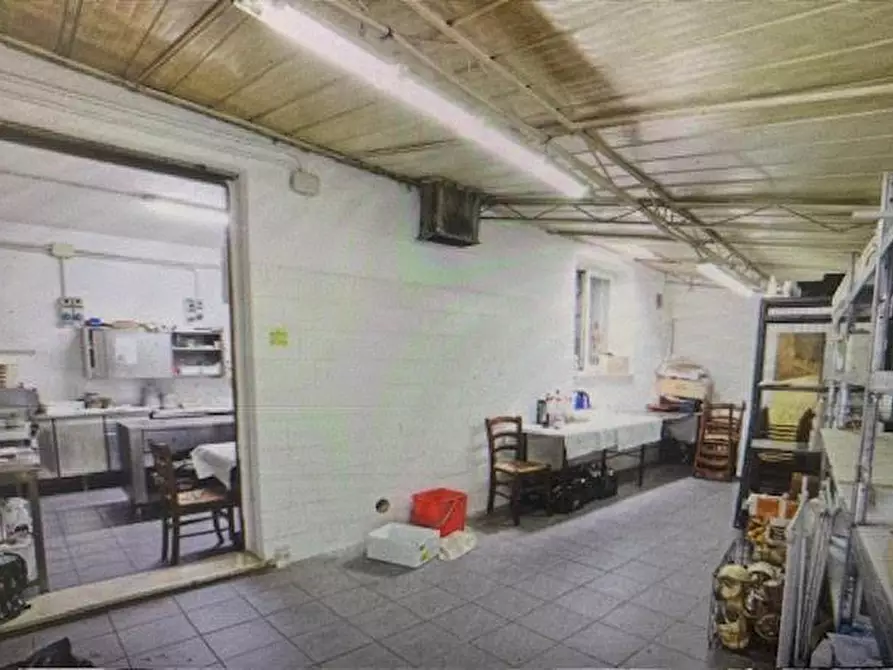 Immagine 15 di Locale commerciale in vendita  a Casciana Terme Lari