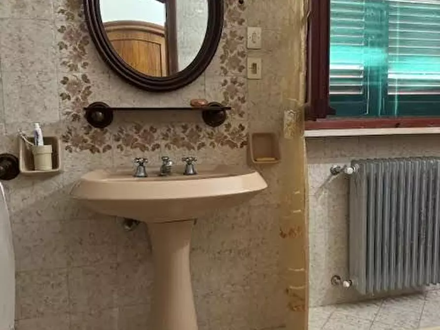 Immagine 11 di Villa in vendita  a San Giuliano Terme