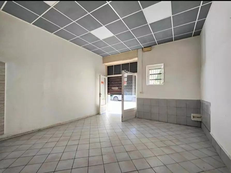 Immagine 1 di Locale commerciale in affitto  a Pisa