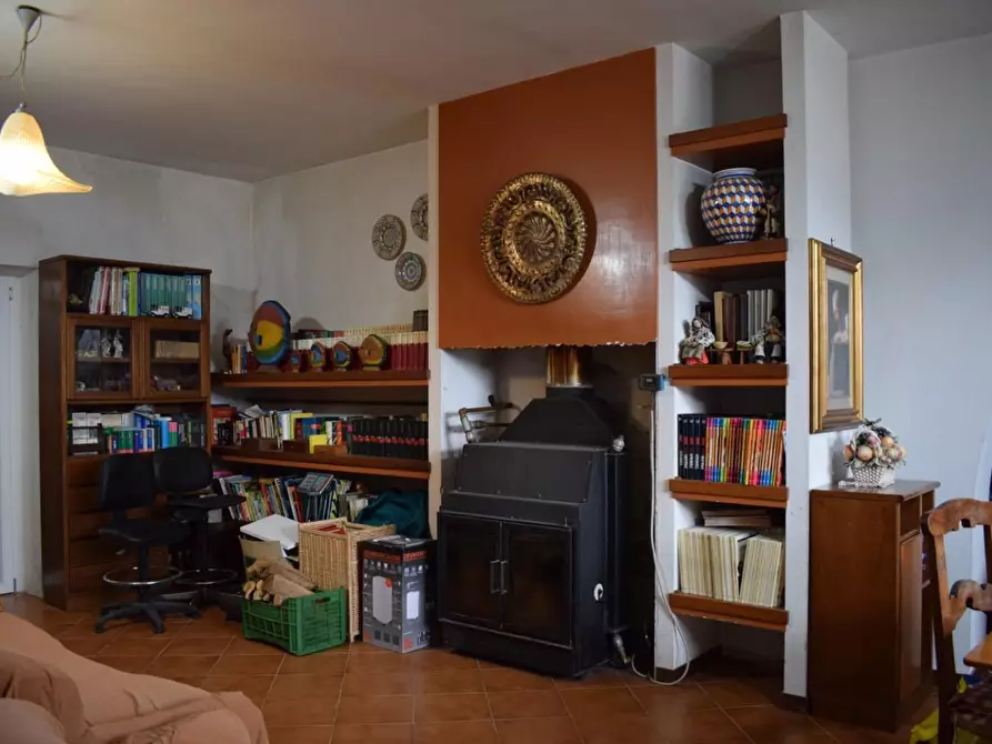 Immagine 7 di Casa colonica in vendita  a Calci