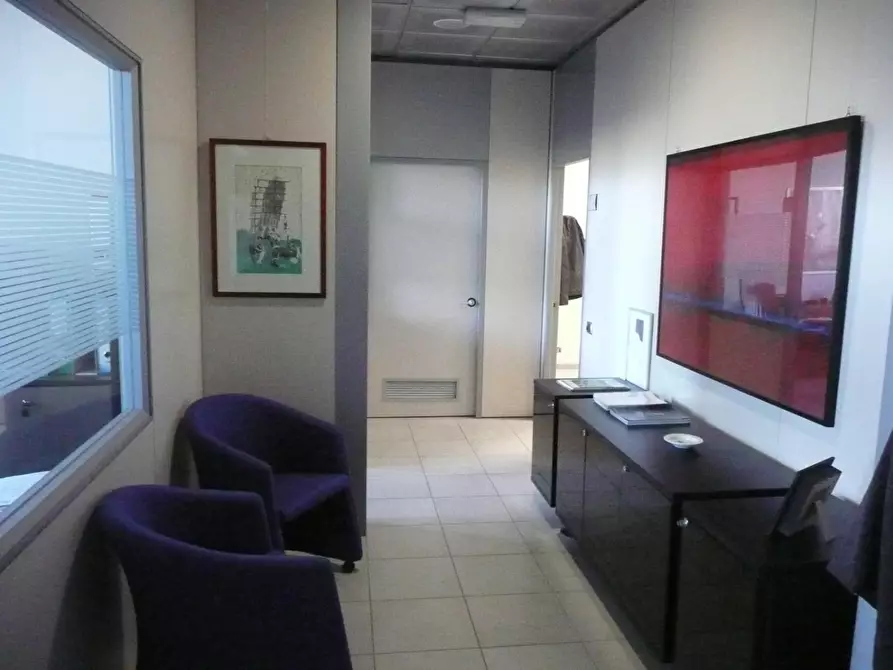 Immagine 2 di Capannone industriale in vendita  a Pisa