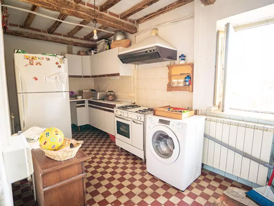 Immagine 6 di Casa colonica in vendita  a Massa