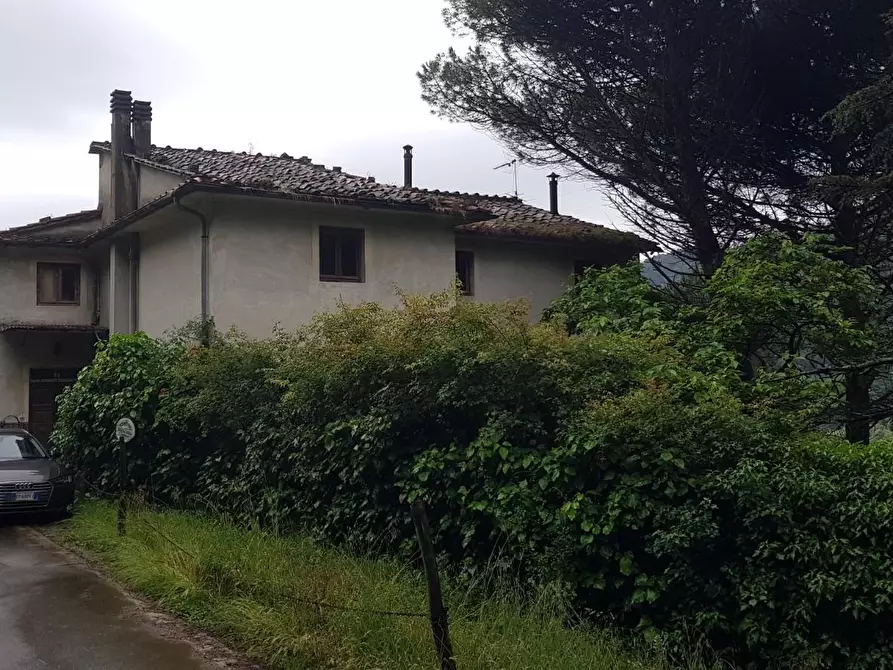 Immagine 3 di Casa colonica in vendita  a Lucca