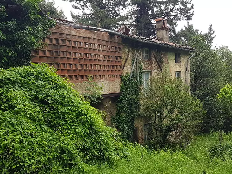 Immagine 4 di Casa colonica in vendita  a Lucca