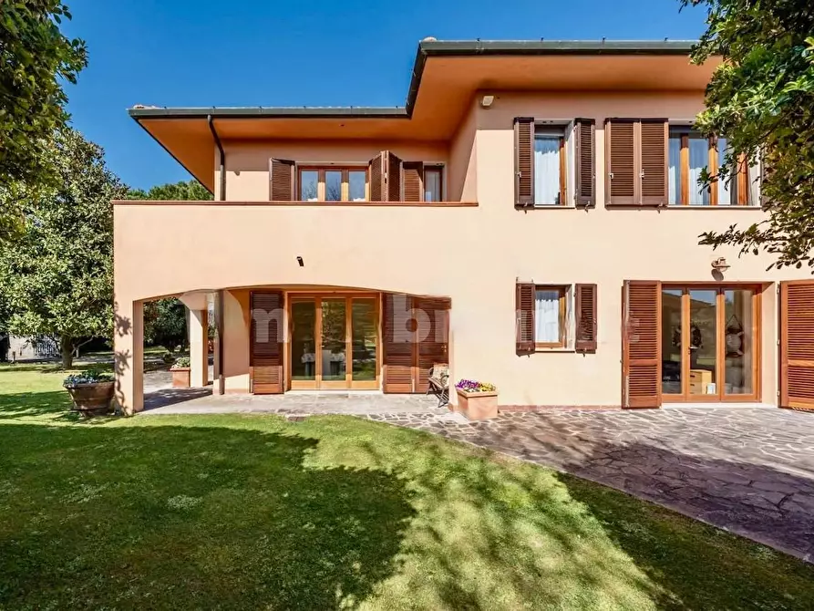 Immagine 4 di Villa in vendita  a Crespina Lorenzana
