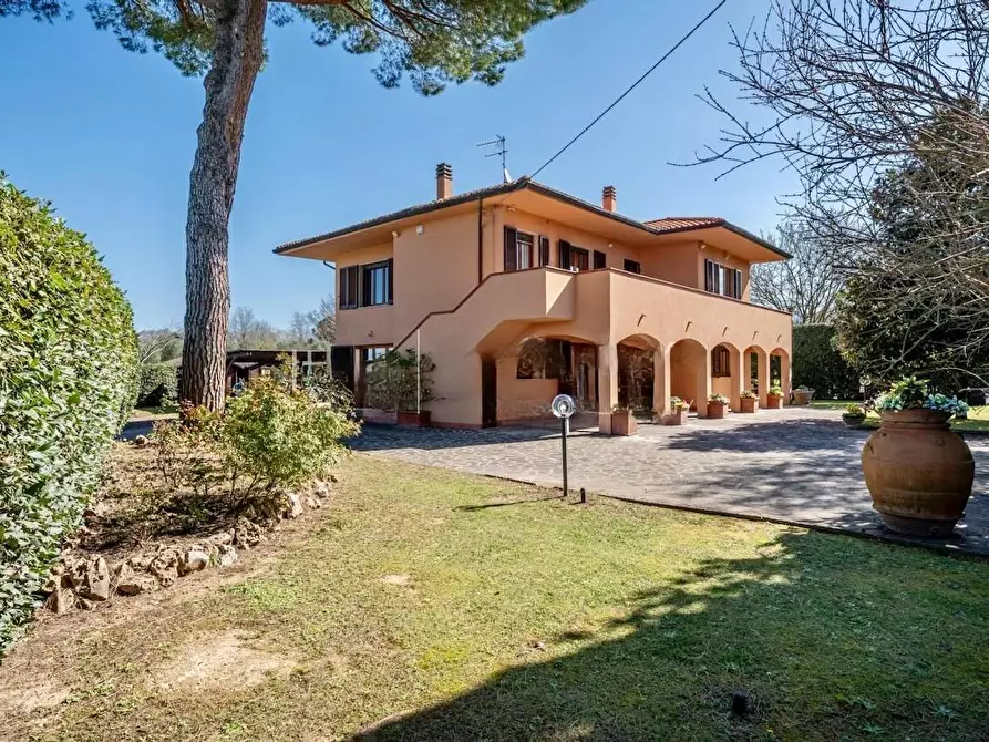 Immagine 1 di Villa in vendita  a Crespina Lorenzana