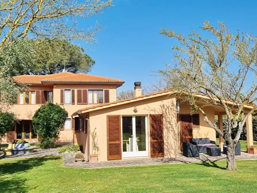 Immagine 2 di Villa in vendita  a Crespina Lorenzana