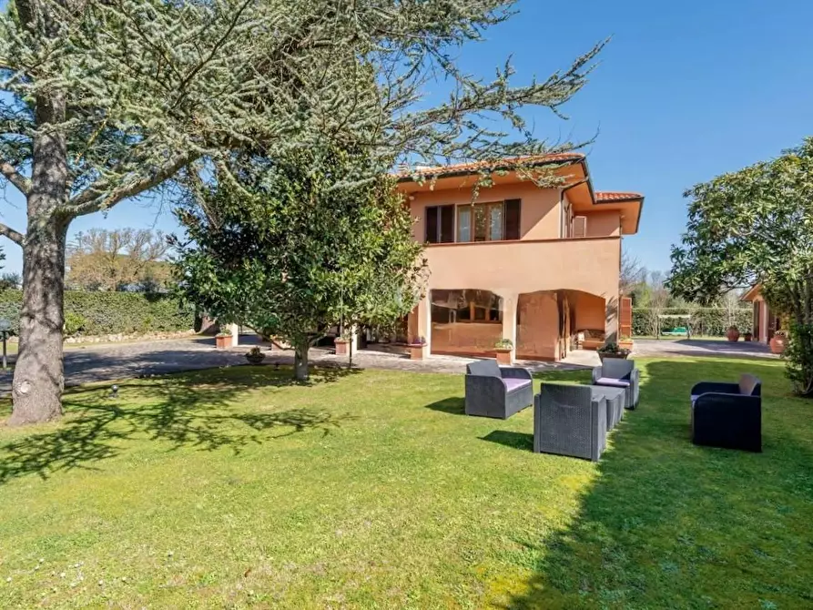 Immagine 5 di Villa in vendita  a Crespina Lorenzana