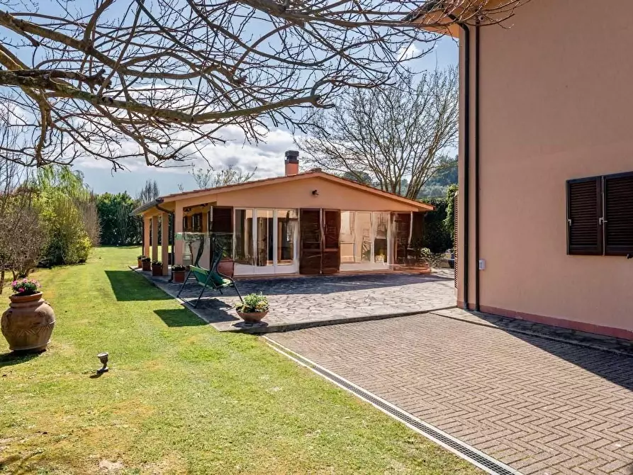 Immagine 6 di Villa in vendita  a Crespina Lorenzana
