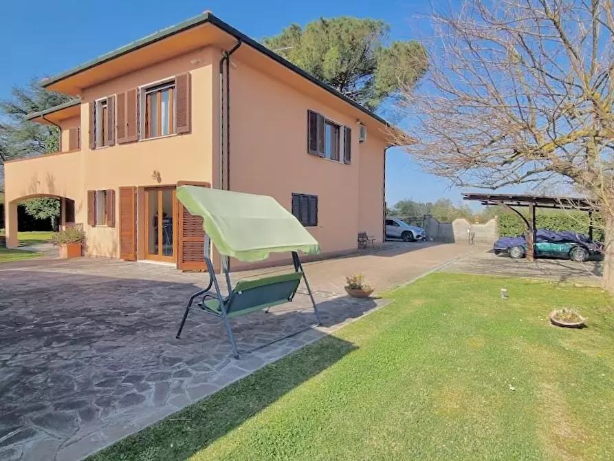 Immagine 3 di Villa in vendita  a Crespina Lorenzana