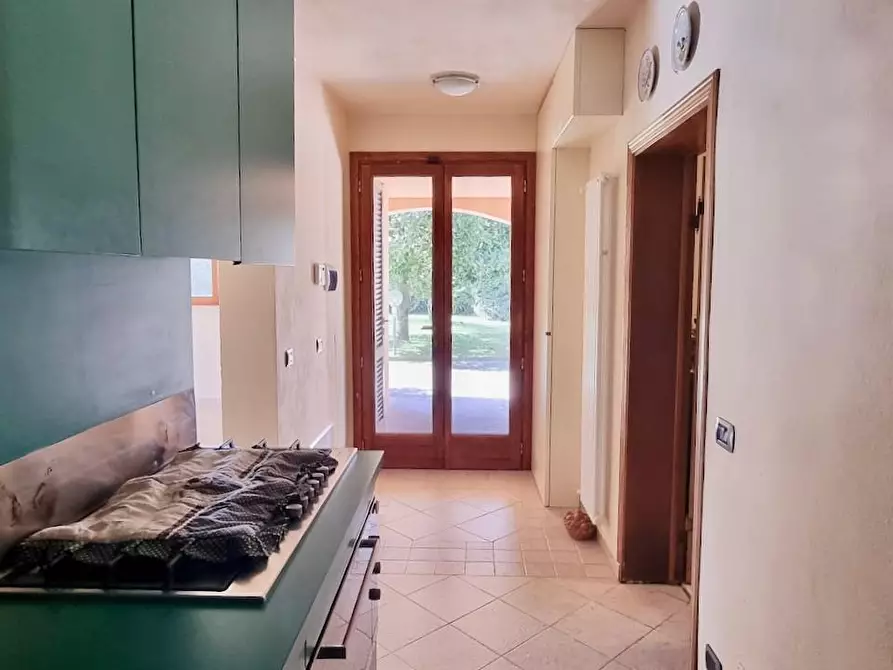 Immagine 21 di Villa in vendita  a Crespina Lorenzana